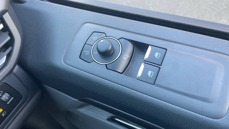 Ford Tourneo Custom 320 L1 Diesel Fwd 2.0 EcoBlue 136ps H1 Titanium 8 seater Auto